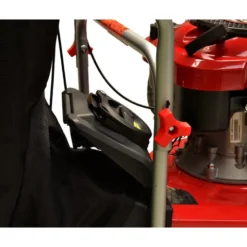Løvsuger med benzinmotor og 150 liter pose